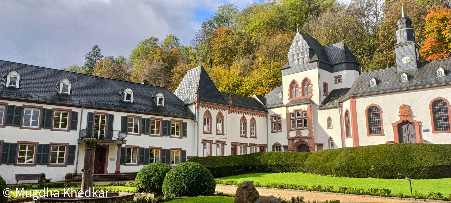 Schloss Dagstuhl and its garden in autumn